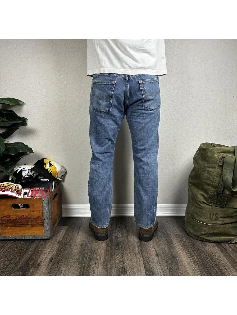 Vintage Levi’s distressed 517 bootcut denim jeans workwear 32x30